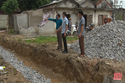 Thị trấn Thọ Xuân hỗ trợ đất cho 14 hộ sinh sống trên sông làm nhà ở