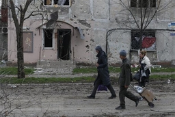 Ukraine thống nhất tiếp tục gia hạn tình trạng thiết quân luật