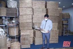 Người đưa sản phẩm thủ công mỹ nghệ xứ Thanh sang Hoa Kỳ