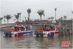 Trải nghiệm tour tham quan thắng cảnh ven biển xứ Thanh bằng ca nô cao tốc