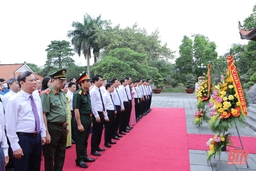 Đoàn đại biểu tỉnh Thanh Hóa dâng hương tưởng nhớ Chủ tịch Hồ Chí Minh