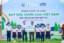 Vinamilk khởi động hành trình năm thứ 15 của Quỹ sữa Vươn cao Việt Nam với 1,9 triệu ly sữa trao tặng trẻ em khó khăn