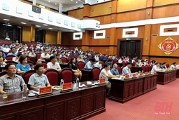 Trưởng ban Dân vận Tỉnh ủy Phạm Thị Thanh Thủy và các đại biểu HĐND tỉnh tiếp xúc cử tri huyện Quảng Xương