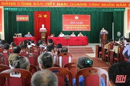 Phó Chủ tịch Thường trực HĐND tỉnh Lê Tiến Lam và các đại biểu HĐND tỉnh tiếp xúc cử tri huyện Hoằng Hóa
