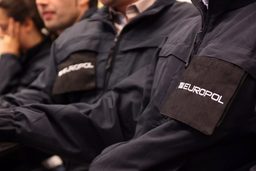 Europol triệt phá băng nhóm tội phạm lừa đảo trực tuyến ở Hà Lan