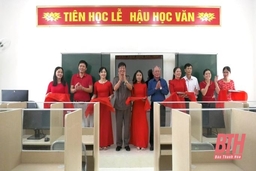 Tặng thiết bị phòng tin học cho Trường THCS Tân Thành huyện Thường Xuân