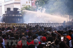 Người biểu tình phóng hỏa dinh thự của Thủ tướng Sri Lanka