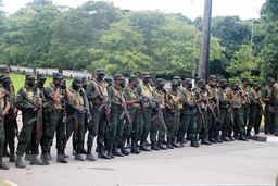 Sri Lanka: Người biểu tình rút khỏi các tòa nhà chính phủ