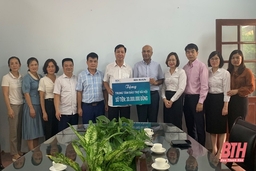 BIDV Lam Sơn và BIDV MetLife thăm, tặng quà tại các trung tâm bảo trợ xã hội