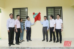 Phó Chủ tịch Thường trực UBND tỉnh Nguyễn Văn Thi dự lễ khánh thành điểm trường thôn Phống, xã Bát Mọt