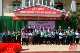 Đoàn Báo Thanh Hóa tổ chức chương trình thiện nguyện “Cùng học sinh vùng cao tới trường” tại Mường Lát