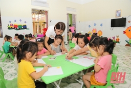 Đào tạo, bồi dưỡng cán bộ, giáo viên: Nhiệm vụ trước mắt và lâu dài