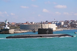 Tàu ngầm lớp Varshavyanka của Nga xuất hiện ngoài khơi bờ biển Italy
