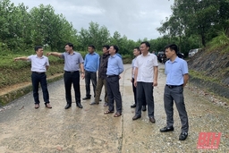 Phó Chủ tịch UBND tỉnh Mai Xuân Liêm kiểm tra tình hình giao thông sau mưa lớn tại huyện Thường Xuân
