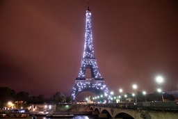 Pháp: Thủ đô Paris giảm thời gian bật màn hình quảng cáo kỹ thuật số