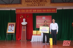 Phó Chủ tịch UBND tỉnh  Đầu Thanh Tùng  dự Ngày hội Đại đoàn kết tại thôn 4, xã Nga Thái