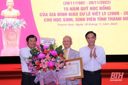 Trao học bổng của gia đình Giáo sư Lê Viết Ly cho học sinh, sinh viên đạt thành tích trong học tập