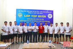 Cấp chứng chỉ cho các HLV, hướng dẫn viên, cộng tác viên bóng đá cộng đồng tỉnh Thanh Hóa năm 2022