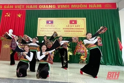 Ký kết hợp tác giữa xã Tam Chung và cụm bản Huối Hiền, huyện Sốp Bâu (Hủa Phăn, Lào)
