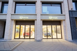 VinFast khai trương 2 cửa hàng đầu tiên tại thị trường châu Âu