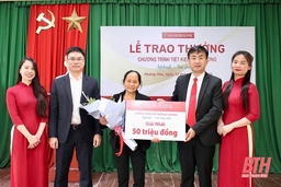 Agribank Bắc Thanh Hóa trao thưởng Chương trình tiết kiệm dự thưởng “Agribank - Sức sống xanh”