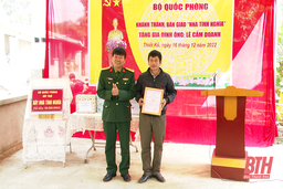 Trao nhà tình nghĩa của Bộ Quốc phòng cho gia đình thương binh tại xã Thiết Kế