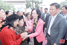 Hình ảnh Trưởng Ban Tổ chức Trung ương Trương Thị Mai thăm và chúc Tết tại Thanh Hóa