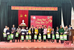 Trao 70 suất quà cho hội viên nông dân nghèo đón Tết