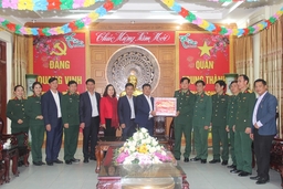 Trưởng ban Quản lý KKT Nghi Sơn và các Khu công nghiệp tỉnh kiểm tra tình hình sản xuất và đời sống Nhân dân thị xã Bỉm Sơn