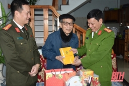 Lãnh đạo Công an tỉnh thăm, chúc tết nguyên lãnh đạo và cán bộ, chiến sĩ