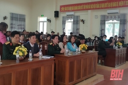 Hội LHPN tỉnh tặng quà tân binh huyện Hoằng Hóa