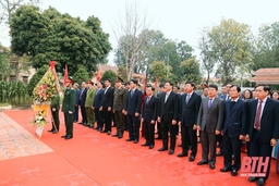 Đoàn đại biểu tỉnh Thanh Hóa dâng hương tại Khu tưởng niệm Bác Hồ, xã Yên Trường (Yên Định)