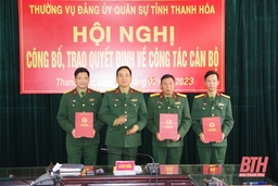 Đảng ủy Quân sự tỉnh công bố, trao quyết định về công tác cán bộ