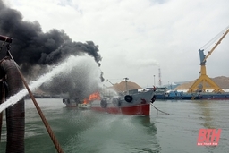 Kịp thời cứu nạn tàu chở dầu bị cháy trên khu vực Cảng Nghi Sơn