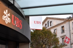 UBS có thể cắt giảm từ 20-30% nhân viên sau khi tiếp quản Credit Suisse