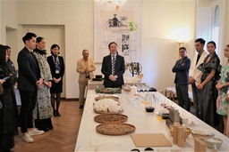 Tơ lụa Việt Nam hoàn toàn chinh phục bạn bè quốc tế tại Italy