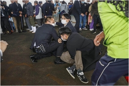 Thủ tướng Nhật Bản không bị thương sau vụ nổ trong sự kiện vận động tranh cử