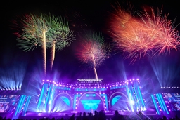 Màn pháo hoa rực rỡ tại lễ Kỷ niệm 60 năm thành lập đô thị Sầm Sơn và khai mạc Lễ hội du lịch biển năm 2023