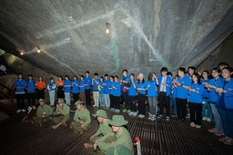 Cùng quay về lịch sử