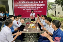 Bàn giao nhà tình nghĩa cho các gia đình có hoàn cảnh khó khăn tại huyện Thường Xuân