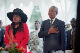 Nelson Mandela: Tổng thống da đen đầu tiên của Nam Phi