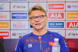 HLV Troussier: “U22 Việt Nam có trách nhiệm bảo vệ ngôi vô địch”