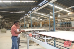 Công ty CP Đầu tư Phát triển Vicenza sản xuất thành công dòng sản phẩm gạch men kích thước lớn đạt tiêu chuẩn xuất khẩu thị trường châu Âu, Mỹ