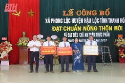 Xã Phong Lộc (Hậu Lộc) đón bằng công nhận đạt chuẩn nông thôn mới