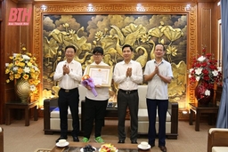 Huyện Thiệu Hóa gặp mặt, khen thưởng học sinh thi đỗ lớp 10 Trường THPT Chuyên Lam Sơn