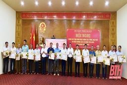 Thọ Xuân biểu dương  bí thư chi bộ, trưởng ban công tác mặt trận, trưởng thôn, khu phố tiêu biểu