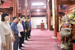 Phó Chủ tịch Thường trực HĐND tỉnh Lê Tiến Lam viếng nghĩa trang liệt sĩ quốc tế Việt - Lào tại tỉnh Nghệ An
