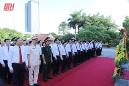 Đoàn đại biểu tỉnh Thanh Hóa dâng hương tưởng niệm Chủ tịch Hồ Chí Minh, Mẹ Việt Nam anh hùng và các Anh hùng liệt sĩ