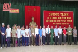 Công ty TNHH đầu tư và du lịch Hải Tiến tặng quà cho thương binh, gia đình liệt sĩ nhân dịp 27-7