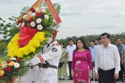 Cán bộ Ban Tuyên giáo Tỉnh ủy Thanh Hóa và Quảng Nam dâng hương các anh hùng liệt sĩ, Bà mẹ Việt Nam anh hùng